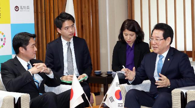 일본 고치현지사와 회담