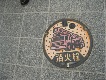 일본의 가로시설물-맨홀1