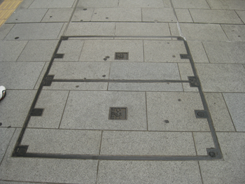 일본의 가로시설물-맨홀1